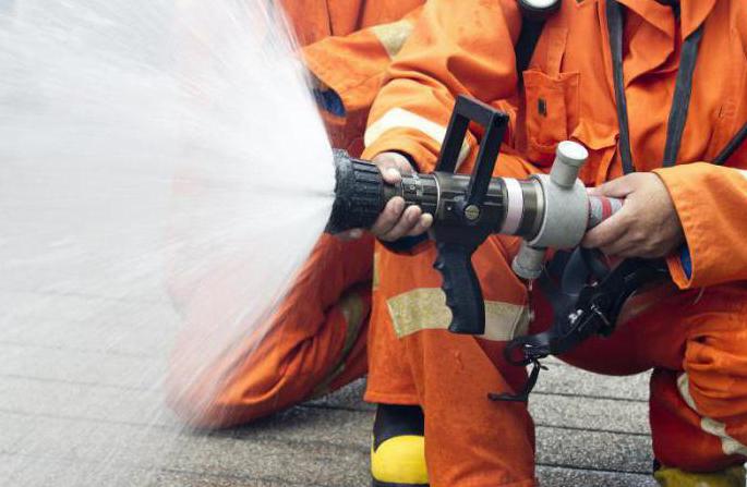 Troncos contra incendios: características técnicas. Troncos de fuego manuales y su propósito