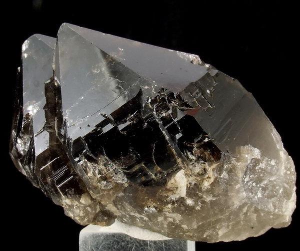 Rauchtopaz es una piedra cuyas propiedades hacen maravillas