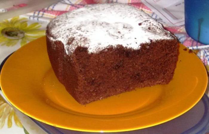 pastel en una máquina para hacer pan