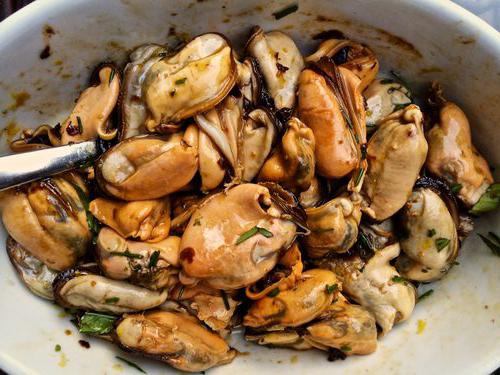 Platos de mejillones congelados