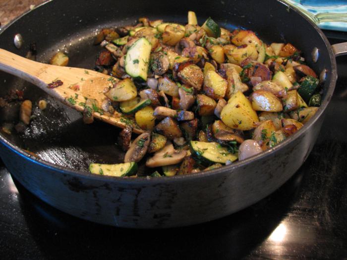 Cómo freír una polilla aceitosa con una patata: cocinar y servir