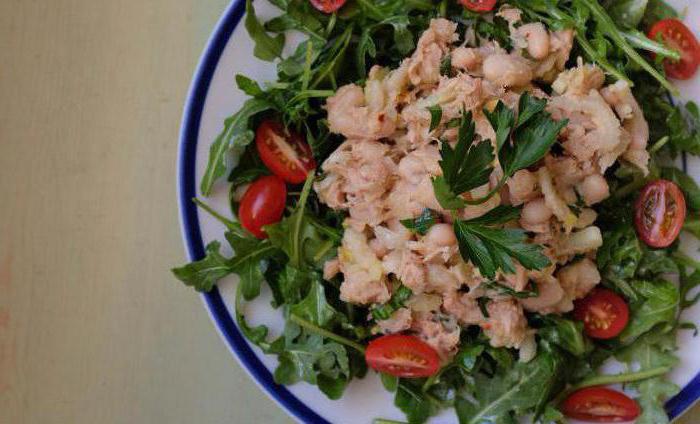 ensalada de atún con rúcula y cereza