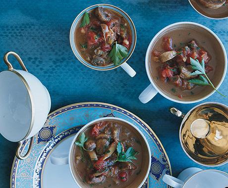 Cómo cocinar una deliciosa sopa de hongos con champiñones