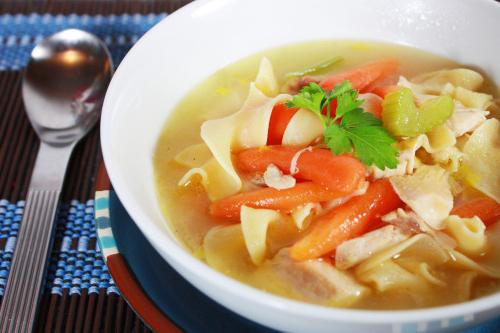 Cómo cocinar sopa de pollo en un multivariante?