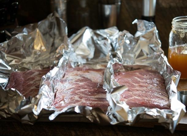 Qué delicioso hornear el cerdo en papel de aluminio en el horno: receta paso a paso
