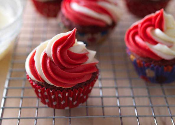 capkey de terciopelo rojo con crema de queso crema