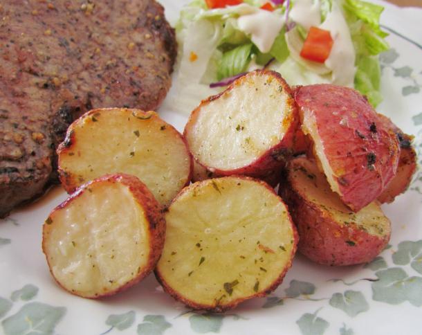 Patata al horno en el horno en la receta de la manga 