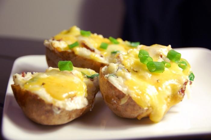 Algunas recetas sobre cómo hornear papas en papel de aluminio en el horno