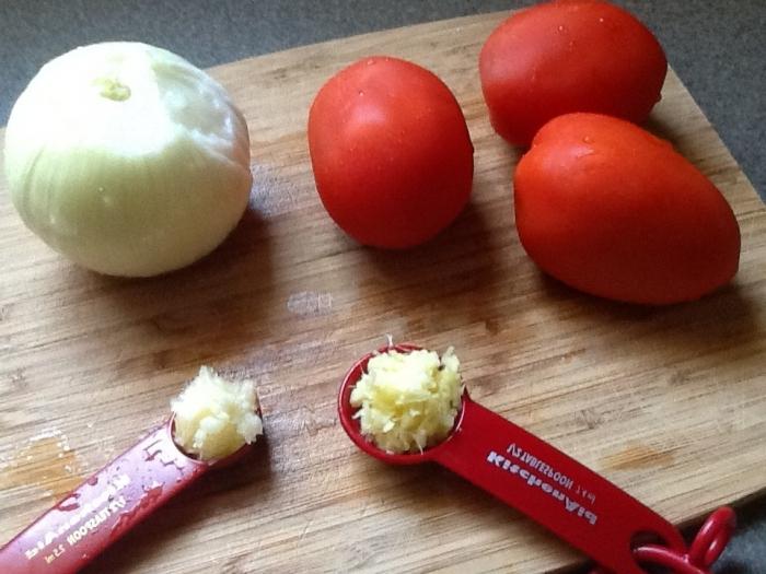 Tomates cortados con receta de cebolla