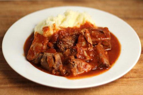 Cerdo guisado con tomates y cebollas: las mejores recetas de cocina