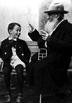 Resumen "Infancia" (la historia de Lev Nikolaevich Tolstoy)
