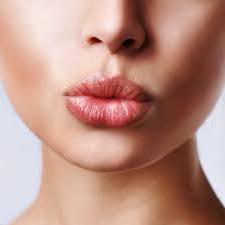 ¿Cómo hacer que los labios se llenen de forma visual?