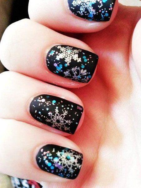 Manicura negra con oro. Uñas en tonos de moda. Ideas y características