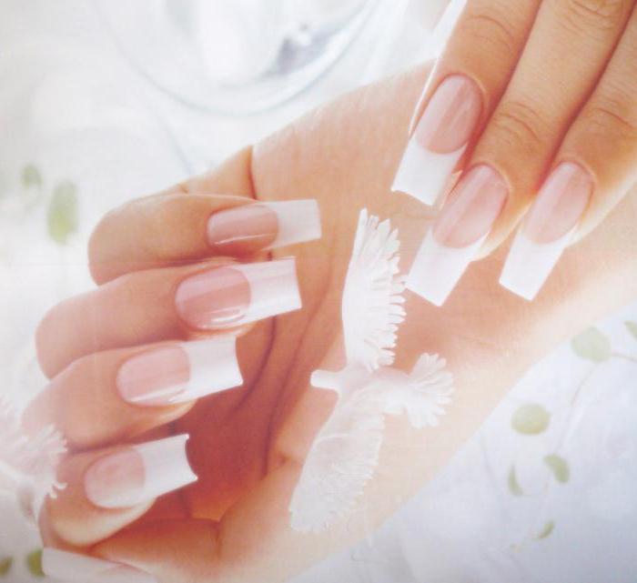 Manicura con estilo en uñas largas