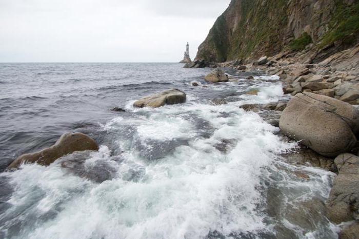 Faro atómico en la costa de Sakhalin