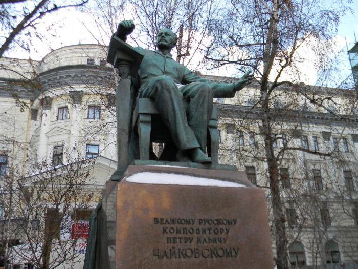 Monumento a Tchaikovsky en Moscú