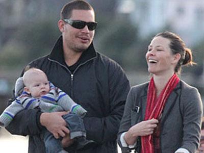 Norman Kali: felicidad en un matrimonio civil con Evangeline Lilly