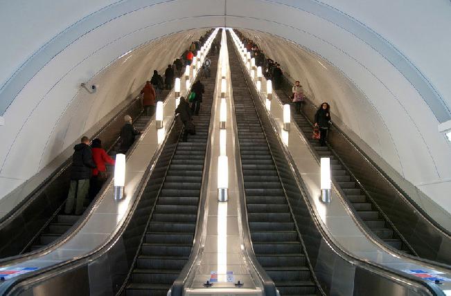 La estación de metro más profunda de San Petersburgo, el esquema de metro, la historia de la construcción