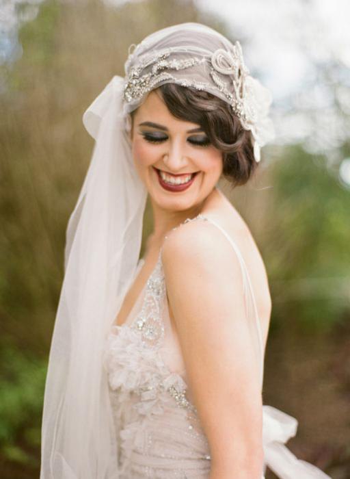 Hermosos peinados para una boda en cabello mediano: una foto