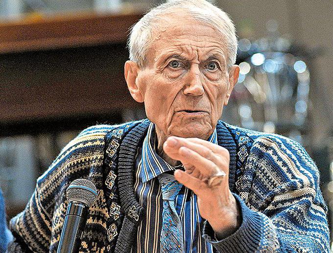 Poeta Yevgeny Yevtushenko: biografía y creatividad