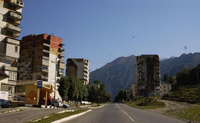 Región de Elbrus en el verano. Descanso hoteles