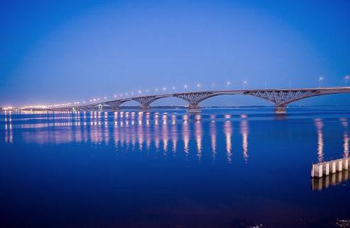 El puente de Saratov es un símbolo de la ciudad de hace 50 años