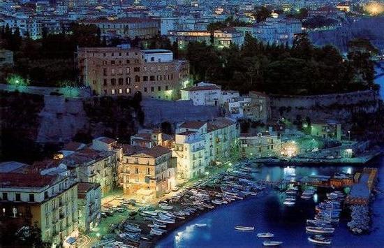 sorrento en el mapa de italia