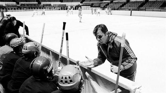 Victor Tikhonov. Jugador y entrenador de hockey profesional