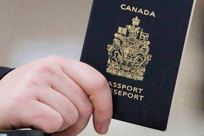 Pasaporte canadiense en ultravioleta