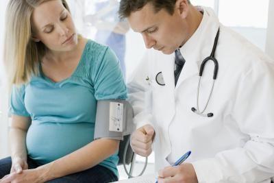 Cómo tratar el aftas durante el embarazo: por qué es necesario y cómo hacerlo de manera segura y efectiva