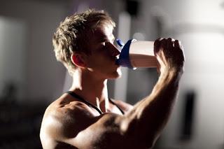 Cómo tomar proteína de suero para ganar masa muscular