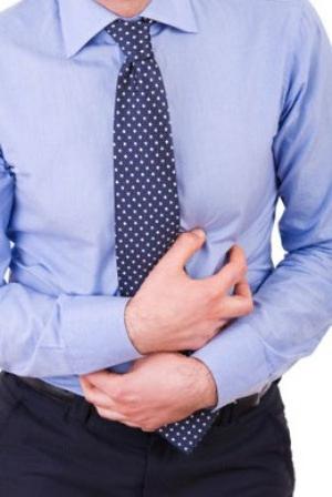 ¿Qué enfermedades causan dolor en el hipocondrio izquierdo en el frente?
